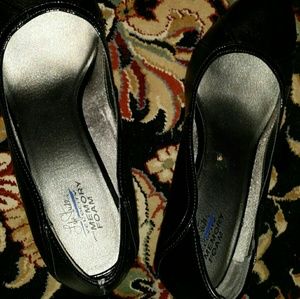 Brand new womens shoes